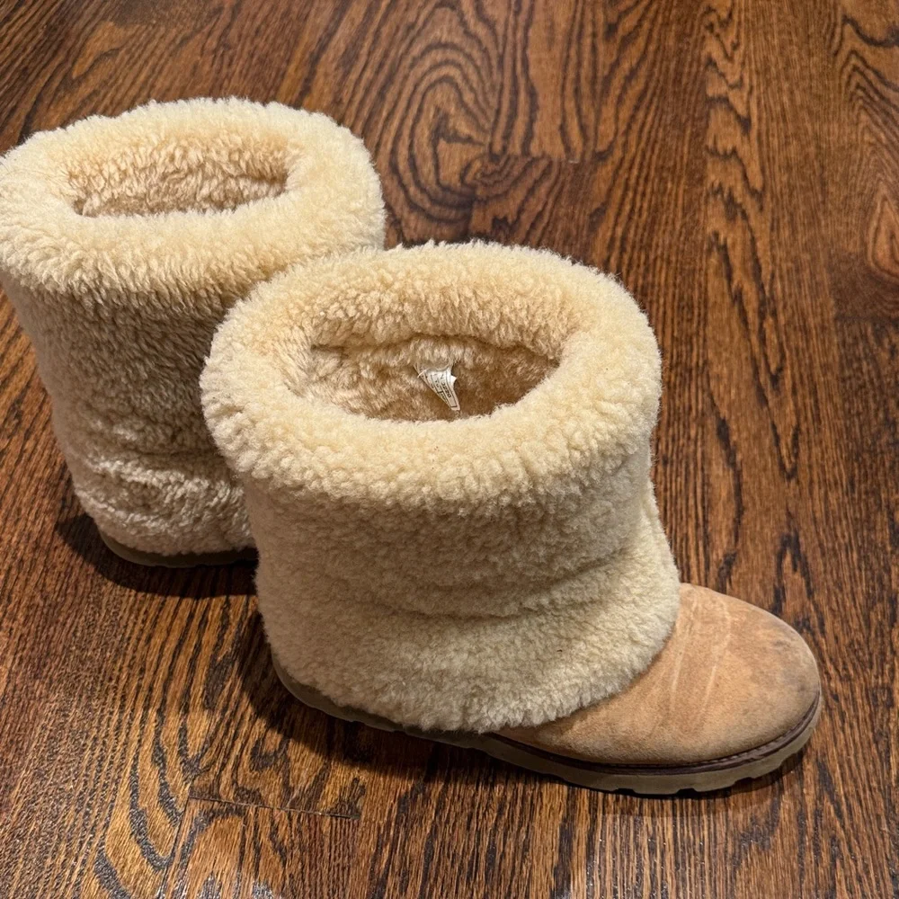 UGG Tan Shearling Boots - Picture 3 of 4